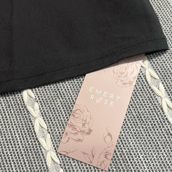 Emery Rose blouse top - Picture 2 of 8